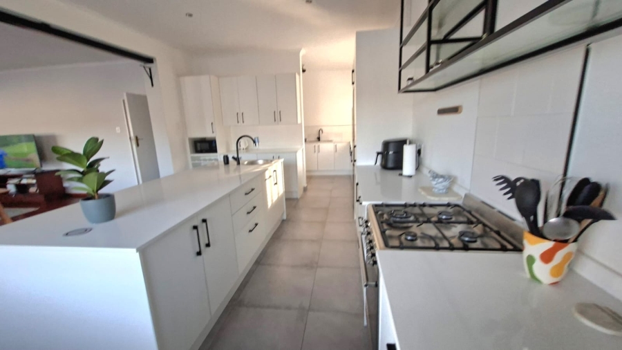 To Let 2 Bedroom Property for Rent in Somerset West Western Cape